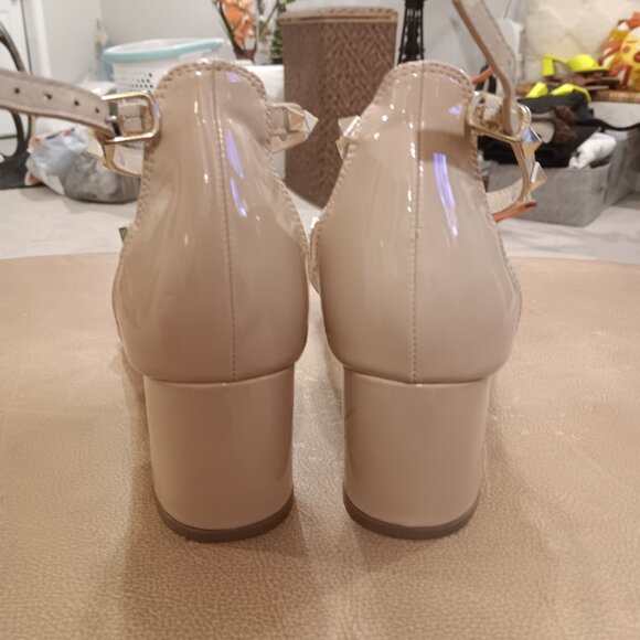 **STUDDED STRAPPY LOW HEEL SIZE 11** - Picture 5 of 10